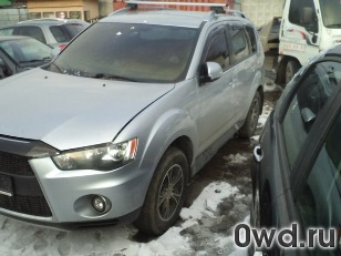 Битый автомобиль Mitsubishi Outlander