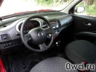 Битый автомобиль Nissan Micra