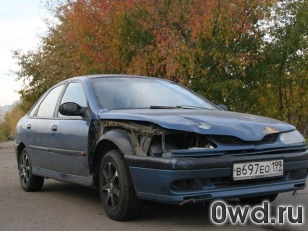 Битый автомобиль Renault Laguna