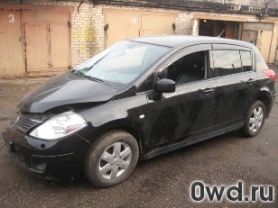 Битый автомобиль Nissan Tiida