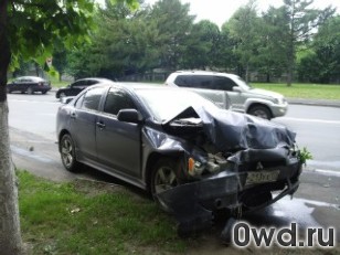 Битый автомобиль Mitsubishi Lancer