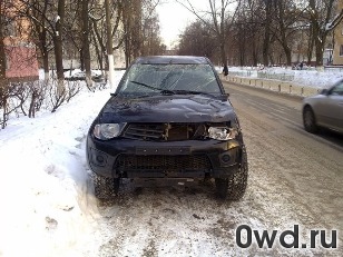 Битый автомобиль Mitsubishi L 200