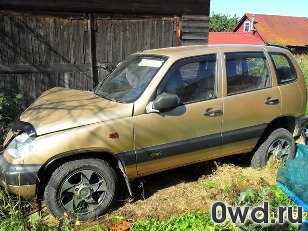 Битый автомобиль Chevrolet Niva