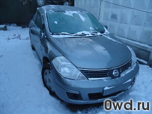 Битый автомобиль Nissan Tiida