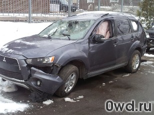 Битый автомобиль Mitsubishi Outlander