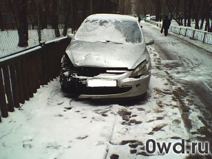 Битый автомобиль Peugeot 307