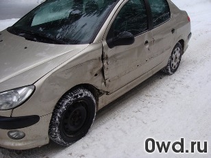 Битый автомобиль Peugeot 206