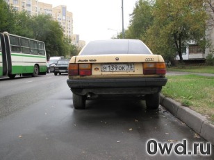 Битый автомобиль Audi 100