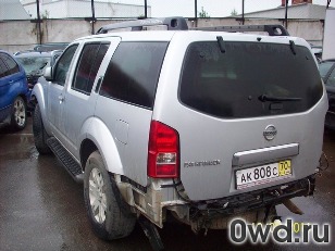 Битый автомобиль Nissan Pathfinder