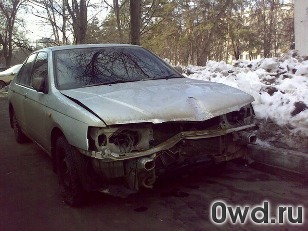 Битый автомобиль Nissan Bluebird