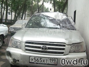 Битый автомобиль Toyota Highlander