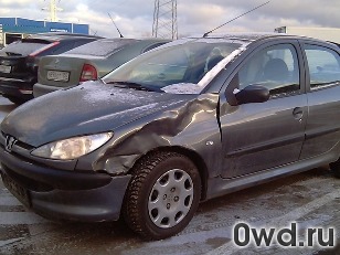 Битый автомобиль Peugeot 206