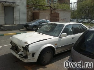 Битый автомобиль Nissan Bluebird