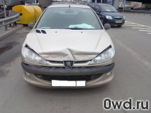 Битый автомобиль Peugeot 206