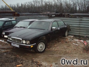 Битый автомобиль Jaguar XJ