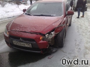 Битый автомобиль Mitsubishi Lancer