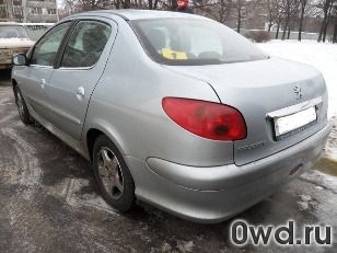 Битый автомобиль Peugeot 206