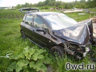 Битый автомобиль Peugeot 307