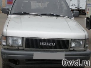 Битый автомобиль Isuzu Trooper