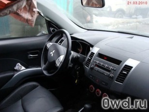 Битый автомобиль Mitsubishi Outlander