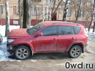 Битый автомобиль Toyota RAV4