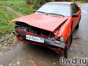 Битый автомобиль Audi 80