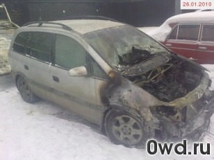 Битый автомобиль Opel Zafira