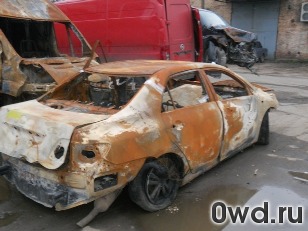 Битый автомобиль Toyota Corolla