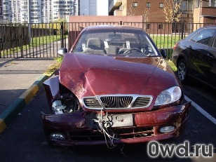 Битый автомобиль Chevrolet Lanos