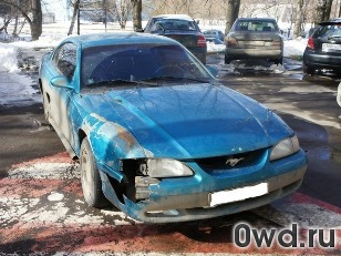 Битый автомобиль Ford Mustang