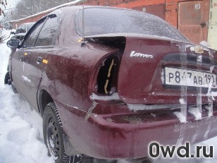 Битый автомобиль Chevrolet Lanos