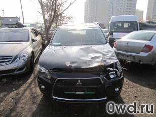 Битый автомобиль Mitsubishi Outlander