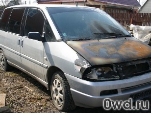 Битый автомобиль Peugeot 806