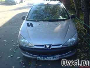 Битый автомобиль Peugeot 206