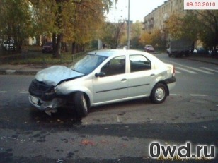 Битый автомобиль Renault Logan