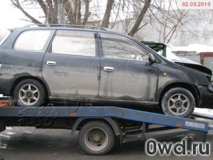 Битый автомобиль Toyota Gaia