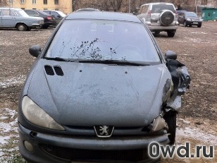 Битый автомобиль Peugeot 206