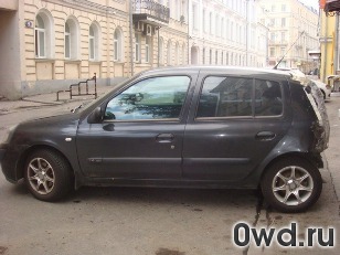 Битый автомобиль Renault Clio