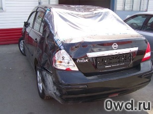 Битый автомобиль Nissan Tiida