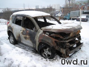 Битый автомобиль Toyota RAV4