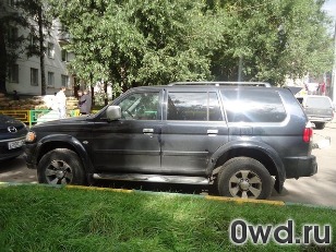 Битый автомобиль Mitsubishi Pajero Sport