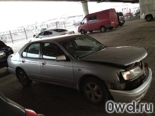 Битый автомобиль Nissan Bluebird