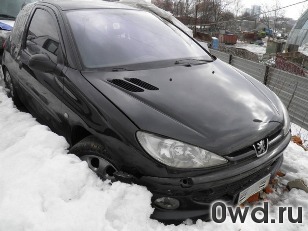 Битый автомобиль Peugeot 206