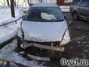 Битый автомобиль Toyota Wish