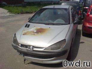 Битый автомобиль Peugeot 206