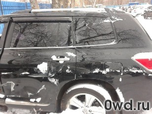 Битый автомобиль Toyota Highlander