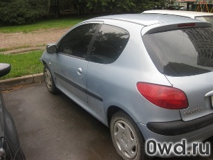 Битый автомобиль Peugeot 206