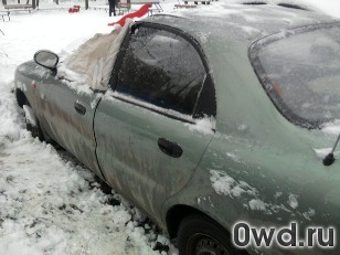 Битый автомобиль Chevrolet Lanos