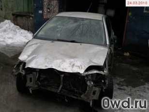 Битый автомобиль Toyota Corolla