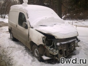 Битый автомобиль Peugeot Partner